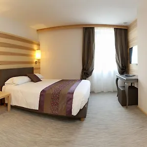 https://hotel-garden-peschiera-del-garda.hotelinveneto.com